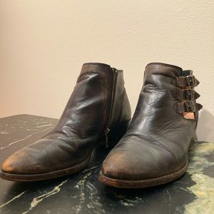 Frye side-zip leather booties | Women's 9M | Distressed black
